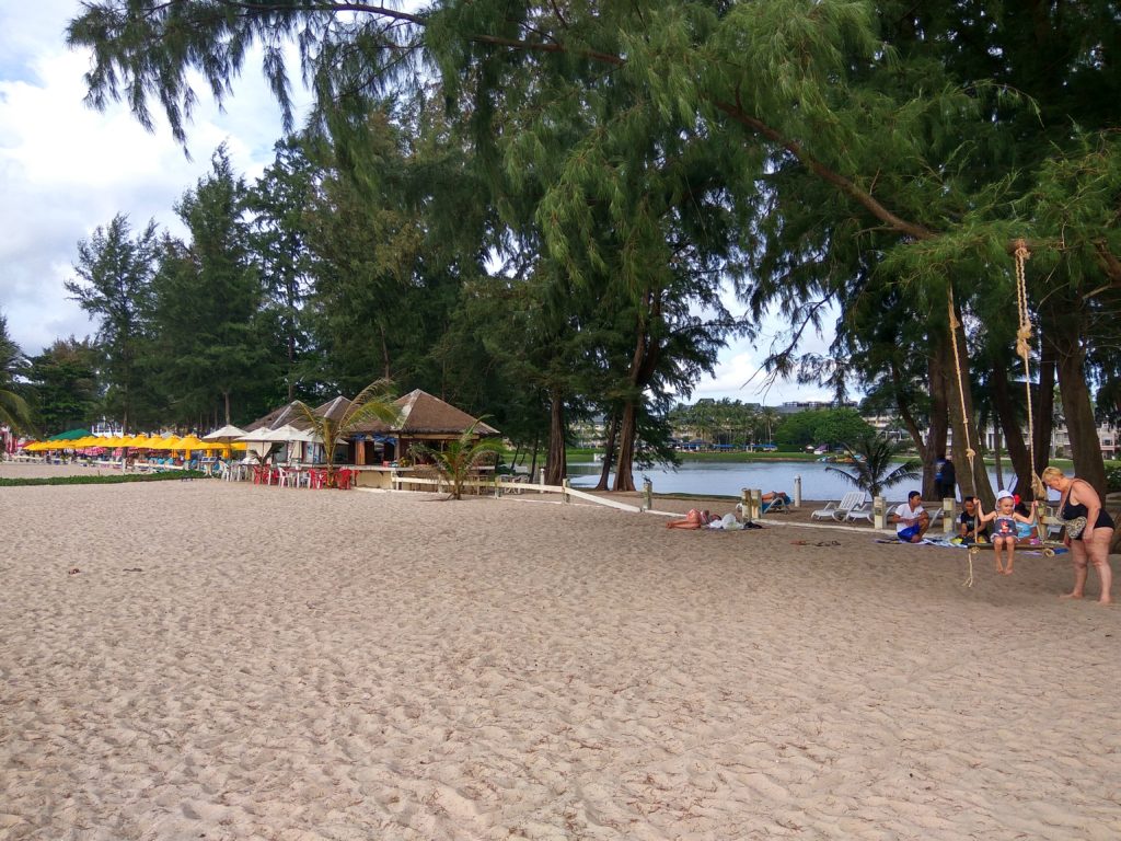 Пляж Банг Тао, Пхукет